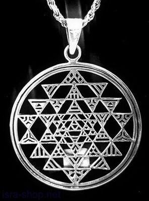 Metalowy amulet przyciągający szczęście w formie wisiorka