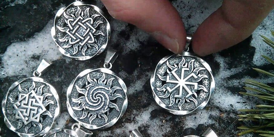 Przyciągające bogactwo słowiańskie amulety wykonane ze srebra